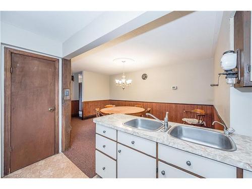 400 Wilson Street, Guelph/Eramosa, ON - Indoor Photo Showing Kitchen With Double Sink