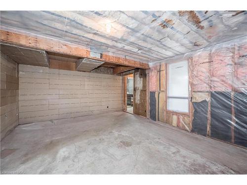 400 Wilson Street, Guelph/Eramosa, ON - Indoor Photo Showing Garage