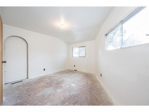 400 Wilson Street, Guelph/Eramosa, ON - Indoor Photo Showing Other Room