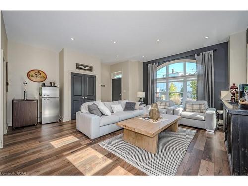 90 Cardigan Street, Guelph, ON - Indoor Photo Showing Living Room