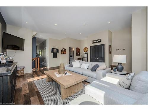 90 Cardigan Street, Guelph, ON - Indoor Photo Showing Living Room