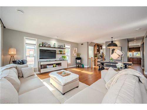 90 Cardigan Street, Guelph, ON - Indoor Photo Showing Living Room