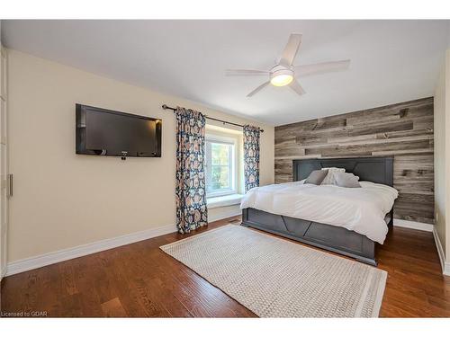 90 Cardigan Street, Guelph, ON - Indoor Photo Showing Bedroom