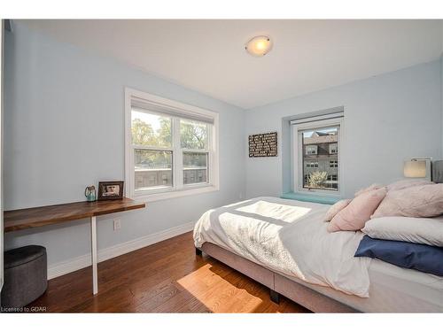 90 Cardigan Street, Guelph, ON - Indoor Photo Showing Bedroom