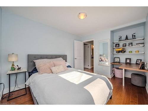 90 Cardigan Street, Guelph, ON - Indoor Photo Showing Bedroom