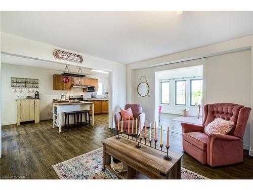 38 Grassyplain Drive, Hamilton, ON - Indoor Photo Showing Living Room