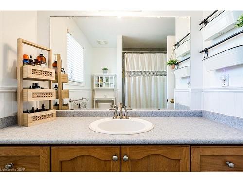 38 Grassyplain Drive, Hamilton, ON - Indoor Photo Showing Bathroom