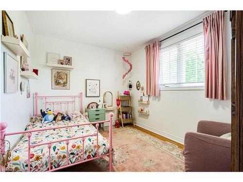 38 Grassyplain Drive, Hamilton, ON - Indoor Photo Showing Bedroom