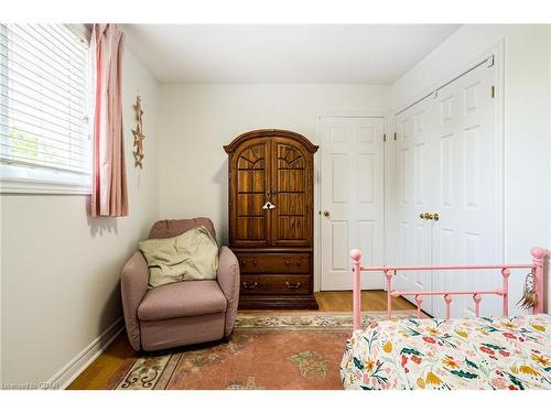 38 Grassyplain Drive, Hamilton, ON - Indoor Photo Showing Bedroom