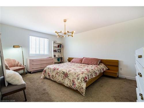 38 Grassyplain Drive, Hamilton, ON - Indoor Photo Showing Bedroom