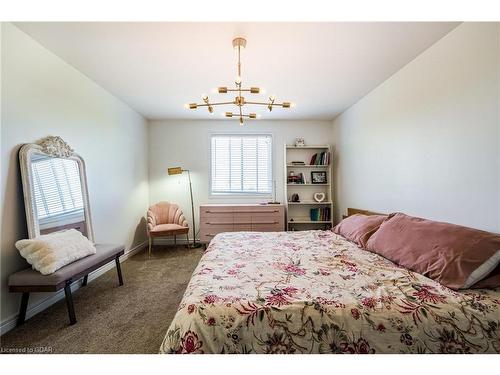 38 Grassyplain Drive, Hamilton, ON - Indoor Photo Showing Bedroom