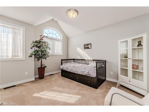 18 Sweeney Drive, Guelph, ON - Indoor Photo Showing Bedroom