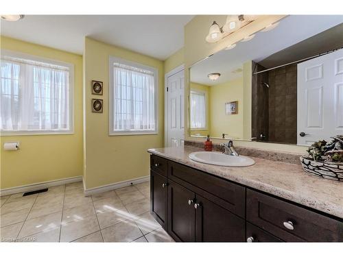 18 Sweeney Drive, Guelph, ON - Indoor Photo Showing Bathroom