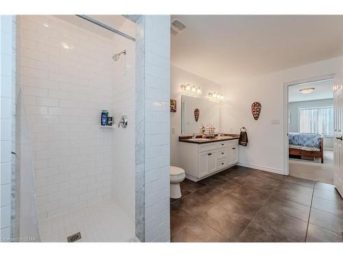 18 Sweeney Drive, Guelph, ON - Indoor Photo Showing Bathroom