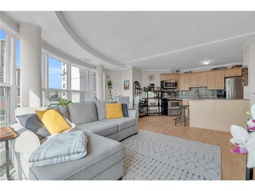 614-135 James Street S, Hamilton, ON - Indoor Photo Showing Living Room