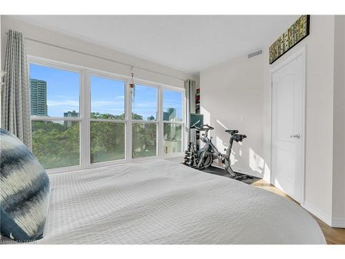 614-135 James Street S, Hamilton, ON - Indoor Photo Showing Bedroom