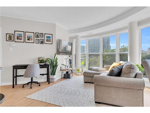 614-135 James Street S, Hamilton, ON - Indoor Photo Showing Living Room