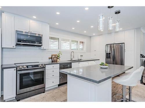 17 Ryan Avenue, Guelph, ON - Indoor Photo Showing Kitchen With Stainless Steel Kitchen With Upgraded Kitchen