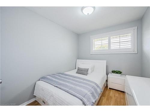 17 Ryan Avenue, Guelph, ON - Indoor Photo Showing Bedroom