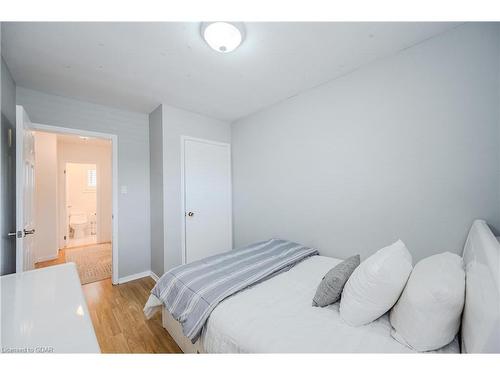 17 Ryan Avenue, Guelph, ON - Indoor Photo Showing Bedroom