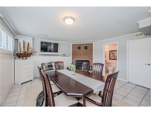 17 Ryan Avenue, Guelph, ON - Indoor Photo Showing Dining Room