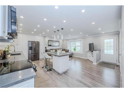 17 Ryan Avenue, Guelph, ON - Indoor Photo Showing Kitchen With Upgraded Kitchen