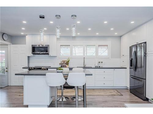 17 Ryan Avenue, Guelph, ON - Indoor Photo Showing Kitchen With Upgraded Kitchen