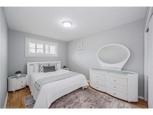 17 Ryan Avenue, Guelph, ON - Indoor Photo Showing Bedroom