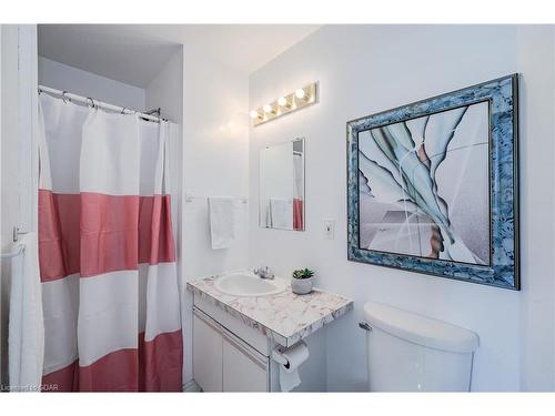 17 Ryan Avenue, Guelph, ON - Indoor Photo Showing Bathroom