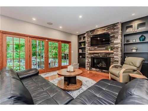 586 Eastgate Walk, Waterloo, ON - Indoor Photo Showing Living Room With Fireplace