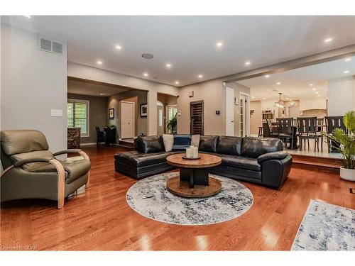 586 Eastgate Walk, Waterloo, ON - Indoor Photo Showing Living Room