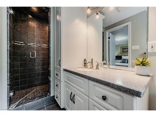 586 Eastgate Walk, Waterloo, ON - Indoor Photo Showing Bathroom