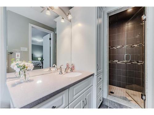 586 Eastgate Walk, Waterloo, ON - Indoor Photo Showing Bathroom