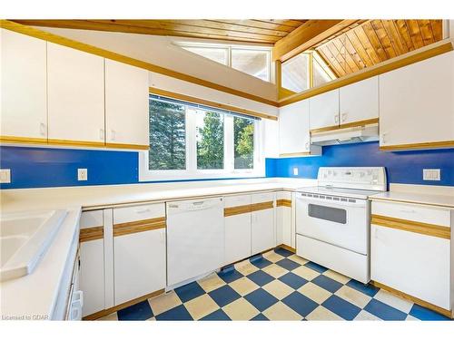 5807 Sixth Line, Erin, ON - Indoor Photo Showing Kitchen