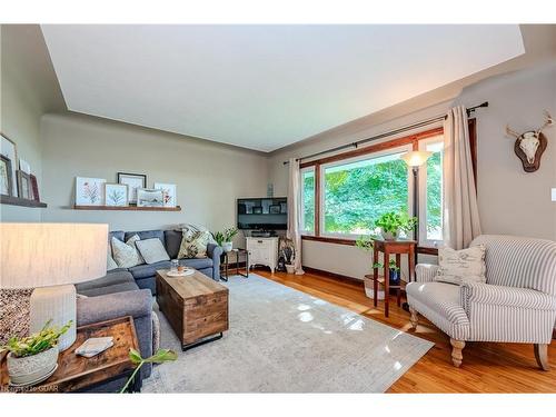 6295 Wellington Road 7, Elora, ON - Indoor Photo Showing Living Room