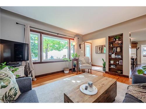 6295 Wellington Road 7, Elora, ON - Indoor Photo Showing Living Room