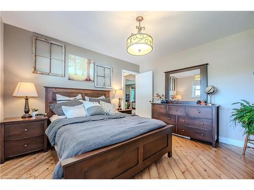 6295 Wellington Road 7, Elora, ON - Indoor Photo Showing Bedroom