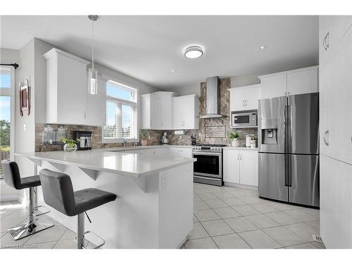 71 Riley Crescent, Fergus, ON - Indoor Photo Showing Kitchen With Upgraded Kitchen