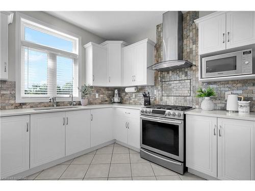 71 Riley Crescent, Fergus, ON - Indoor Photo Showing Kitchen