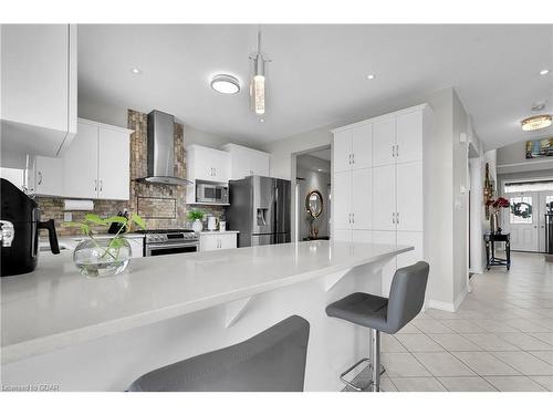 71 Riley Crescent, Fergus, ON - Indoor Photo Showing Kitchen With Upgraded Kitchen