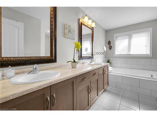 71 Riley Crescent, Fergus, ON - Indoor Photo Showing Bathroom