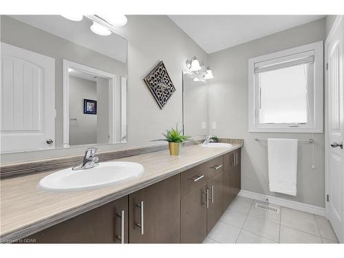 71 Riley Crescent, Fergus, ON - Indoor Photo Showing Bathroom