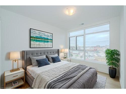 1207-71 Wyndham Street S, Guelph, ON - Indoor Photo Showing Bedroom