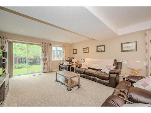 73 Finnie Lane, Elora, ON - Indoor Photo Showing Living Room