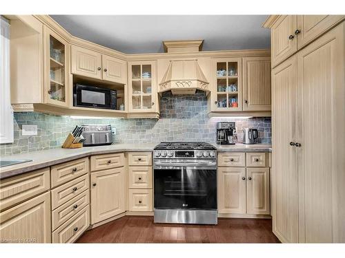 17 Abbeywood Cres Crescent, Guelph, ON - Indoor Photo Showing Kitchen