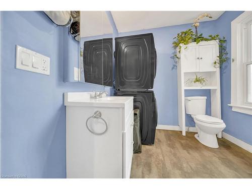 42 Mccormick Street, Welland, ON - Indoor Photo Showing Bathroom