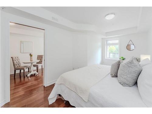 204-245 Scotland Street, Fergus, ON - Indoor Photo Showing Bedroom