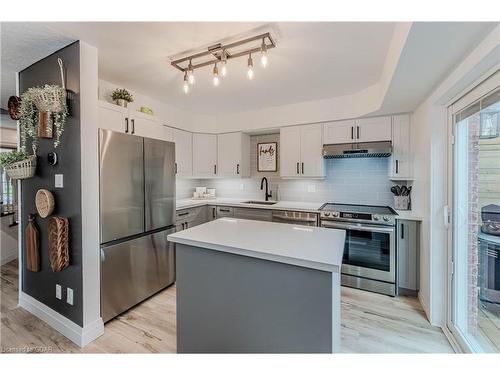 18 Gaw Crescent, Guelph, ON - Indoor Photo Showing Kitchen With Upgraded Kitchen