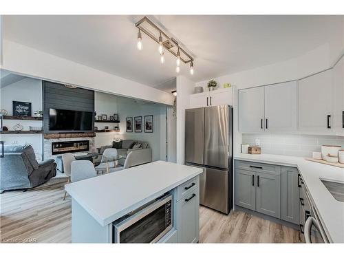 18 Gaw Crescent, Guelph, ON - Indoor Photo Showing Kitchen With Double Sink