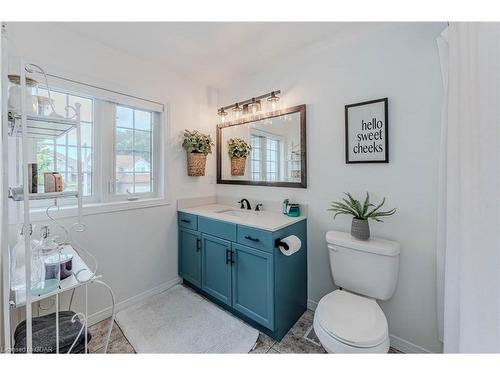 18 Gaw Crescent, Guelph, ON - Indoor Photo Showing Bathroom